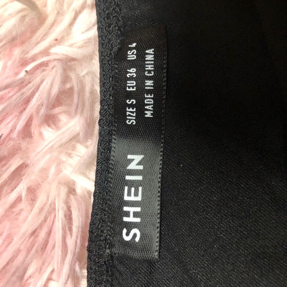 One sleeve crop top - Picture 2 of 3